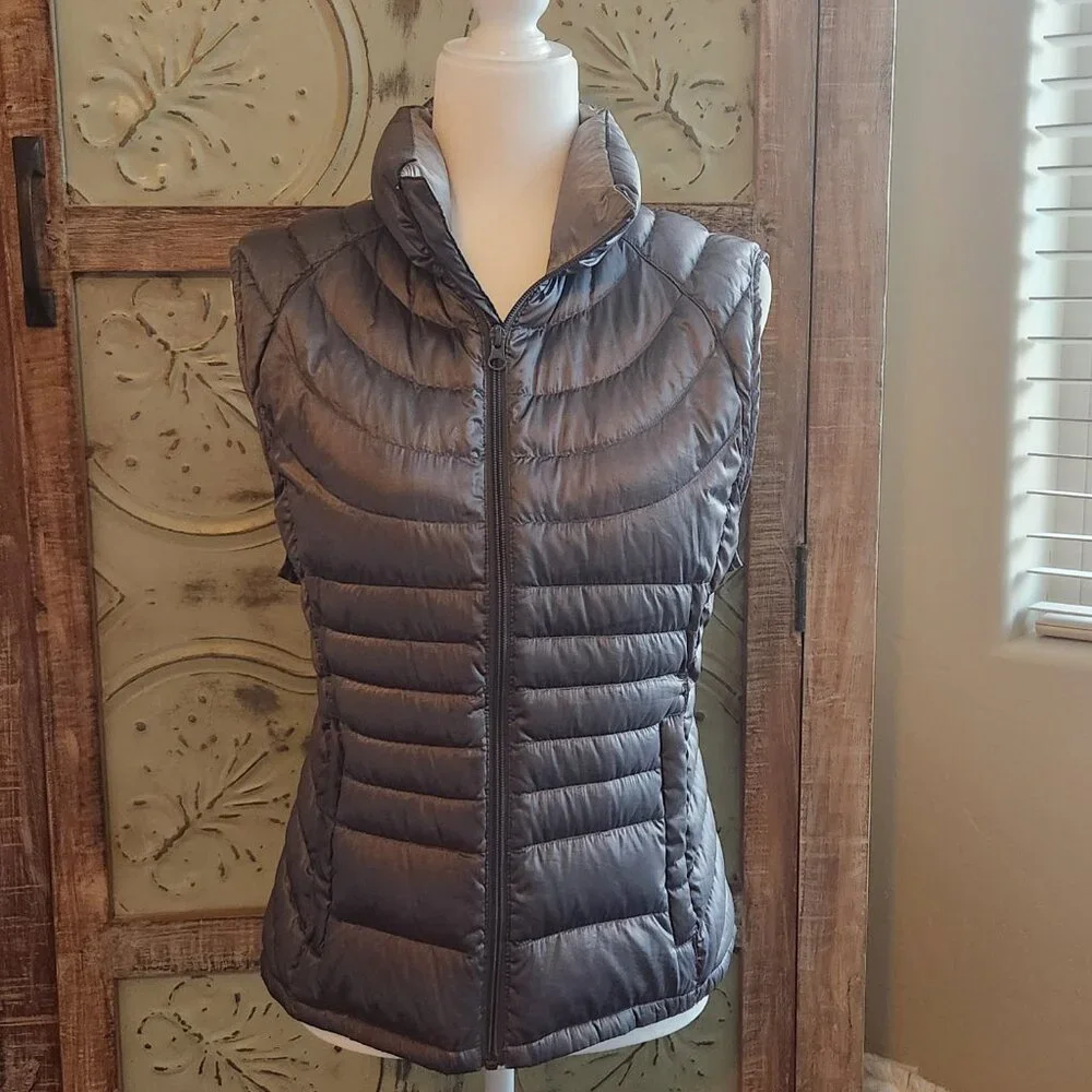 Bernardo Goose Down Metallic Gray Quilted Puffer Vest | Large